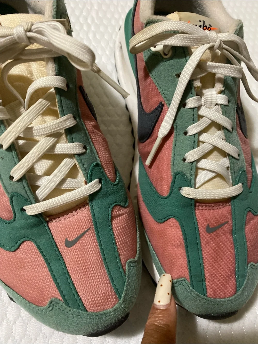 Nike Men’s Green & Coral Retro Low-Top Sneakers